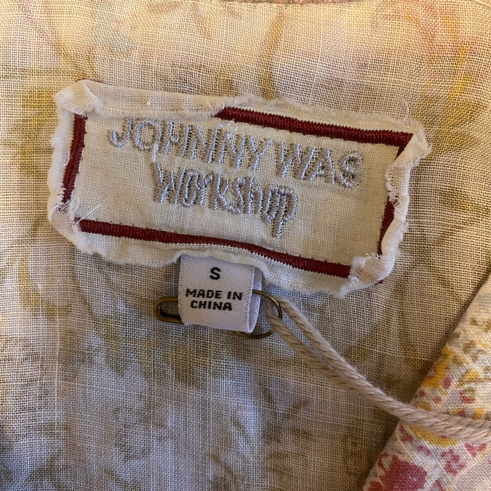 Johnny Was Workshop Marseille Garden Resort Shirt in Pink! - Picture 6 of 10